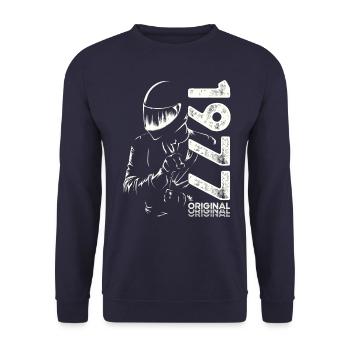 47. Geburtstag Jahrgang 1977 Motorradfahrer Biker - Unisex Pullover - Navy - Vorne - Alina (178cm) & Michal (187cm)