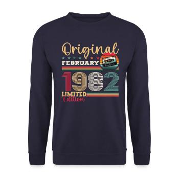 Cadeau d'anniversaire 43 ans Homme Original Février 1982 - Sweat-shirt Unisexe - marine - Devant - Alina (178cm) & Michal (187cm)
