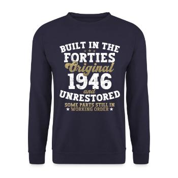 Construit dans les années quarante 1946 76e anniversaire Hommes - Sweat-shirt Unisexe - marine - Devant - Alina (178cm) & Michal (187cm)