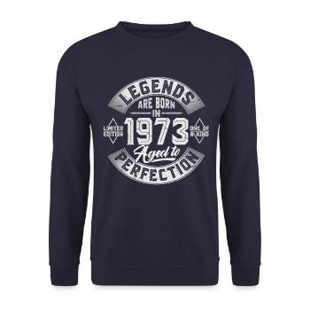 Né en 1973 Legends Cadeau d’anniversaire - Sweat-shirt Unisexe - marine - Devant - Alina (178cm) & Michal (187cm)