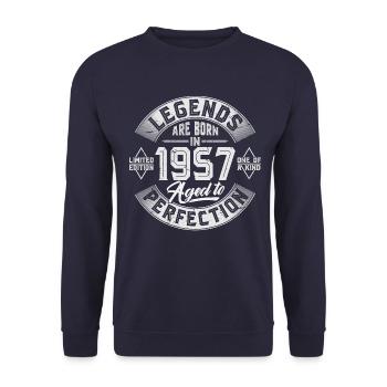 Né en 1957 Legends Cadeau d’anniversaire - Sweat-shirt Unisexe - marine - Devant - Alina (178cm) & Michal (187cm)