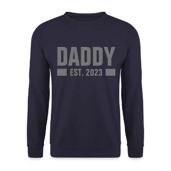 DADDY EST. 2023 - BECOMING A FATHER - OFFSPRING - BABY - Unisex Sweatshirt - navy - Front - Alina (178cm) & Michal (187cm)