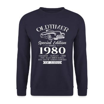 Oldtimer 1980 Jahrgang 1980 45. Geburtstag 1980 - Unisex Pullover - Navy - Vorne - Alina (178cm) & Michal (187cm)
