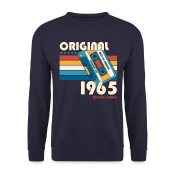 Kassette 60. Geburtstag Geschenk Mann Februar 1965 - Unisex Pullover - Navy - Vorne - Alina (178cm) & Michal (187cm)