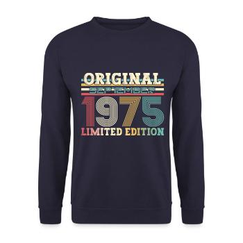 50. Geburtstag Vintage September 1975 Geschenkidee - Unisex Pullover - Navy - Vorne - Alina (178cm) & Michal (187cm)