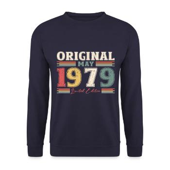 Anniversaire 1979 Mai 1979 Millésime 1979 Légende 79 - Sweat-shirt Unisexe - marine - Devant - Alina (178cm) & Michal (187cm)