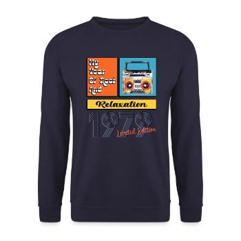 1979: Revolution in classic Pop Art Walkmans - Unisex Sweatshirt - navy - Front - Alina (178cm) & Michal (187cm)