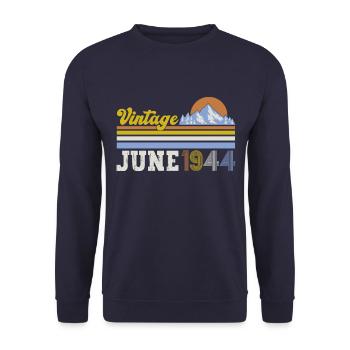 Original Juin 1944 Vintage 1944 Anniversaire 1944 - Sweat-shirt Unisexe - marine - Devant - Alina (178cm) & Michal (187cm)