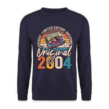 Jahrgang 2004 20.Geburtstag Kassette Tape 2004 - Unisex Pullover - Navy - Vorne - Alina (178cm) & Michal (187cm)