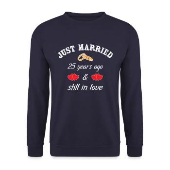25 Jahre verheiratet - Silberhochzeit - Ehe - Unisex Pullover - Navy - Vorne - Alina (178cm) & Michal (187cm)