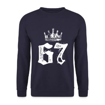 67 Zahl Krone - Unisex Pullover - Navy - Vorne - Alina (178cm) & Michal (187cm)
