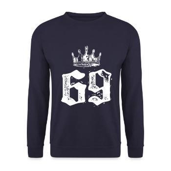 69 Zahl Krone - Unisex Pullover - Navy - Vorne - Alina (178cm) & Michal (187cm)