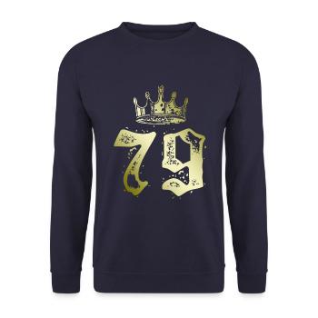 79 Zahl Krone - Unisex Pullover - Navy - Vorne - Alina (178cm) & Michal (187cm)