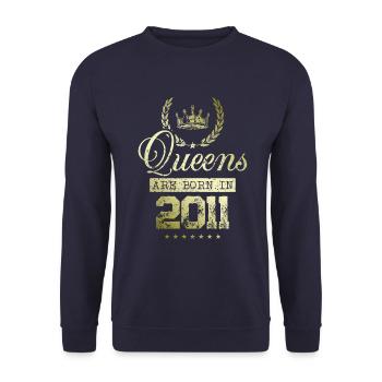 Queens born in 2011 - Unisex Pullover - Navy - Vorne - Alina (178cm) & Michal (187cm)