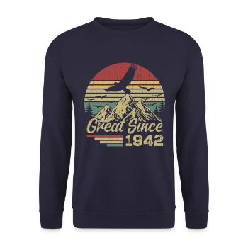 Jahrgang 1942 Retro 1942 Geburtstagsgeschenk - Unisex Pullover - Navy - Vorne - Alina (178cm) & Michal (187cm)