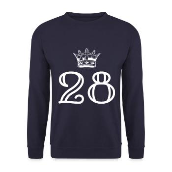 28 Zahl Krone - Unisex Pullover - Navy - Vorne - Alina (178cm) & Michal (187cm)