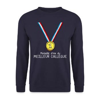 T-shirt Médaille d'or du meilleur collègue - Sweat-shirt Unisexe - marine - Devant - Alina (178cm) & Michal (187cm)