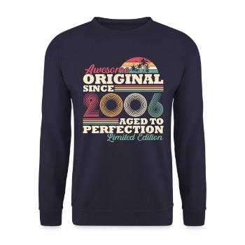 2006 vintage vintage retro cadeau d’anniversaire - Sweat-shirt Unisexe - marine - Devant - Alina (178cm) & Michal (187cm)