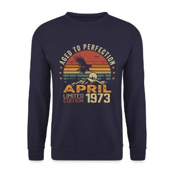 Unvergleichliches Geburtstagsgeschenk seit April 1973 - Unisex Pullover - Navy - Vorne - Alina (178cm) & Michal (187cm)