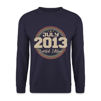 2013 Anniversaire Juillet 2013 Cadeau Juillet 2013 - Sweat-shirt Unisexe - marine - Devant - Alina (178cm) & Michal (187cm)