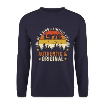 Original 1976 Geburtstagsgeschenk 1976 authentisch - Unisex Pullover - Navy - Vorne - Alina (178cm) & Michal (187cm)