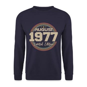 Millésime Né(e) Août 1977 Cadeau Anniversaire 1977 - Sweat-shirt Unisexe - marine - Devant - Alina (178cm) & Michal (187cm)