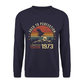 Jahrgang 1973 Limitierte Auflage 1973 Retro 1973 - Unisex Pullover - Navy - Vorne - Alina (178cm) & Michal (187cm)
