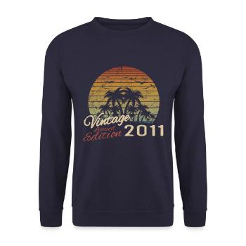 Vintage 2011 Anniversaire Cadeau 2011 Rétro 2011 - Sweat-shirt Unisexe - marine - Devant - Alina (178cm) & Michal (187cm)