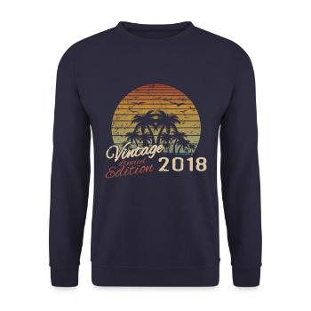 Jahrgang 2018 Geburtstagsgeschenk 2018 Retro 2018 - Unisex Pullover - Navy - Vorne - Alina (178cm) & Michal (187cm)