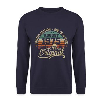 August 1975 Geburtstagsgeschenk - geboren im August 1975 - Unisex Pullover - Navy - Vorne - Alina (178cm) & Michal (187cm)