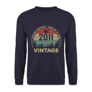 Vintage 2011 Original 2011 Retro Anniversary 2011 - Unisex Sweatshirt - navy - Front - Alina (178cm) & Michal (187cm)