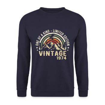 Né en 1974 Vintage 1974 Anniversaire Rétro 1974 - Sweat-shirt Unisexe - marine - Devant - Alina (178cm) & Michal (187cm)