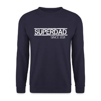 Superdad since 2021 Schrift Spruch - Unisex Pullover - Navy - Vorne - Alina (178cm) & Michal (187cm)