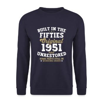 Built in the fifties 1951 71. Geburtstag Herren - Unisex Pullover - Navy - Vorne - Alina (178cm) & Michal (187cm)
