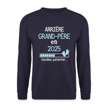 Arrière Grand père en 2025 Cadeau Futur Papy - Sweat-shirt Unisexe - marine - Devant - Alina (178cm) & Michal (187cm)