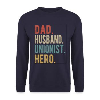 Le syndicaliste Papa Husband détenu - Sweat-shirt Unisexe - marine - Devant - Alina (178cm) & Michal (187cm)