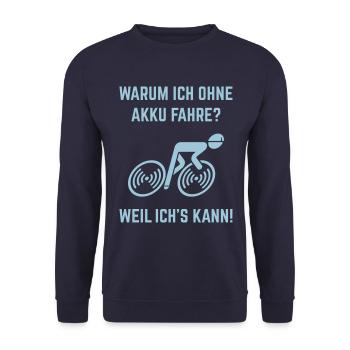 Warum Ich Ohne Akku Fahre? Weil Ich's Kann! (L–>R) - Unisex Pullover - Navy - Vorne - Alina (178cm) & Michal (187cm)