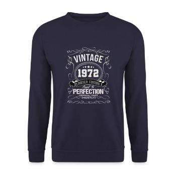 Jahrgang 1972 Birthday Geburtstag Vintage Lustige - Unisex Pullover - Navy - Vorne - Alina (178cm) & Michal (187cm)