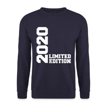 Cadeau Anniversaire Millésime 2020 Classique 2020 - Sweat-shirt Unisexe - marine - Devant - Alina (178cm) & Michal (187cm)
