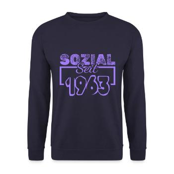 Sozialarbeiter 1963 - Unisex Pullover - Navy - Vorne - Alina (178cm) & Michal (187cm)