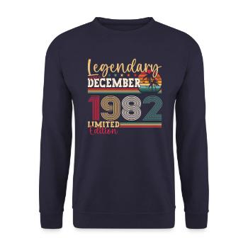 Décembre Né en 1982 Cadeau de 40e anniversaire - Sweat-shirt Unisexe - marine - Devant - Alina (178cm) & Michal (187cm)