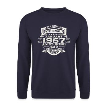 Né en 1957 Janvier 66e anniversaire Homme cadeau - Sweat-shirt Unisexe - marine - Devant - Alina (178cm) & Michal (187cm)