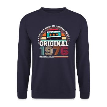Cassette 47ème Anniversaire Février Millésime 1976 - Sweat-shirt Unisexe - marine - Devant - Alina (178cm) & Michal (187cm)