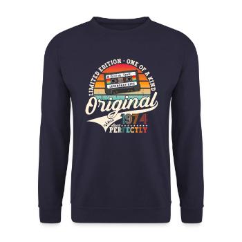 49th birthday man April Born 1974 Cassette - Unisex Sweatshirt - navy - Front - Alina (178cm) & Michal (187cm)