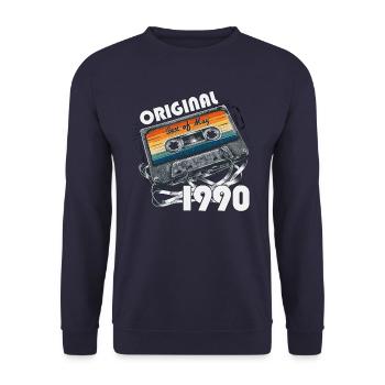 Kassette Mai 1990 Jahrgang 1990 Geburtstag 1990 - Unisex Pullover - Navy - Vorne - Alina (178cm) & Michal (187cm)