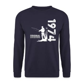50ème Anniversaire Pêcheur Pêche 1974 Millésime 1974 - Sweat-shirt Unisexe - marine - Devant - Alina (178cm) & Michal (187cm)
