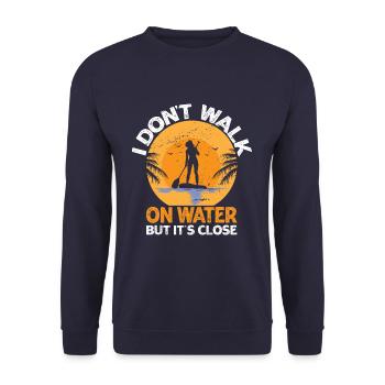 I Don't Walk On Water But It's Close Funny SUP - Unisex Pullover - Navy - Vorne - Alina (178cm) & Michal (187cm)