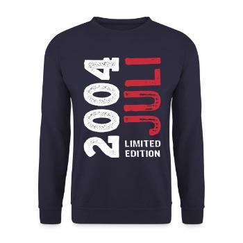 Limited Edition Juli 2004 - Geburtstag - Geschenk - Unisex Pullover - Navy - Vorne - Alina (178cm) & Michal (187cm)