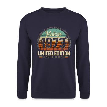 1973 Jahrgang Vintage Retro GeburtstagGeschenk - Unisex Pullover - Navy - Vorne - Alina (178cm) & Michal (187cm)