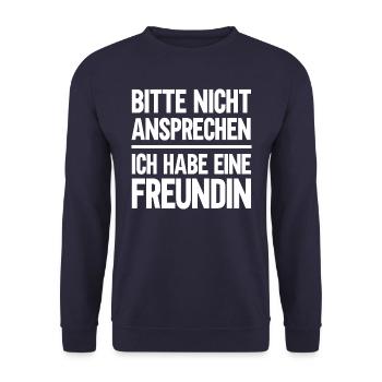 Bitte nicht ansprechen ich habe eine Freundin - Unisex Pullover - Navy - Vorne - Alina (178cm) & Michal (187cm)